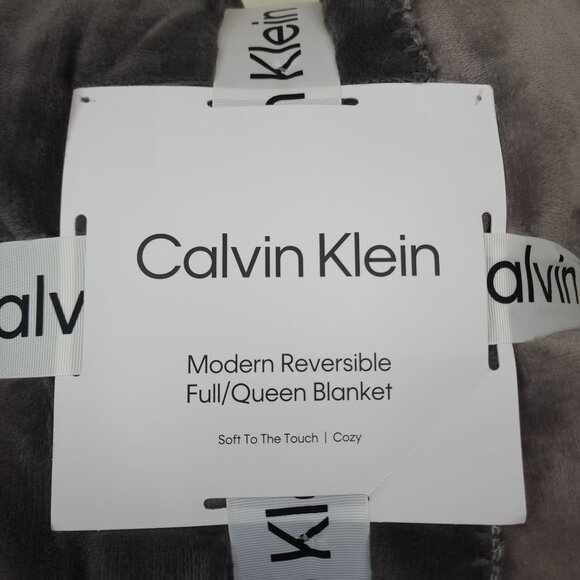Calvin Klein Modern Reversible Full/Queen Blanket  Soft & Cozy 90"x90" Lush Grey - Picture 3 of 10